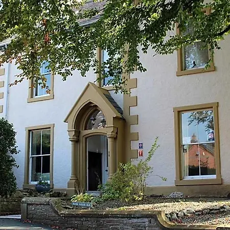 Bank House 4*
