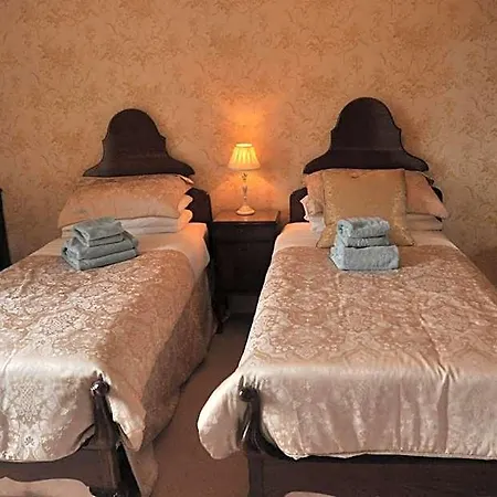 Bank House 4*