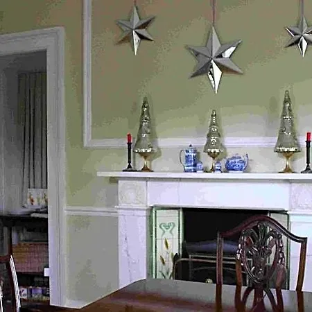 Bank House 4*