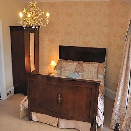 Bank House Bed and Breakfast 4*