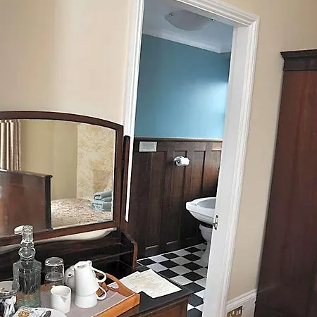 Bank House 4*