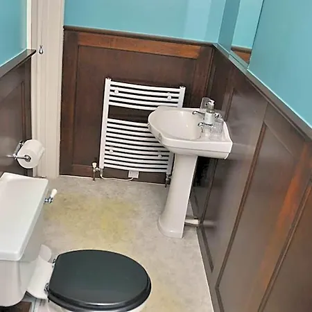 Bank House Bed and Breakfast 4*