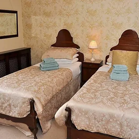 Bank House Bed and Breakfast 4*