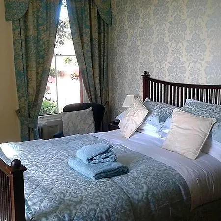 Bank House 4*