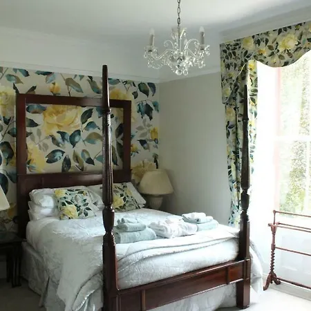 Bank House 4*
