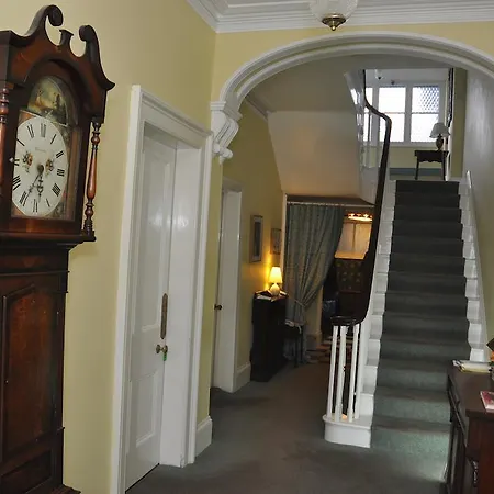 Bank House 4*